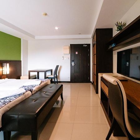 Ratana Hotel Sakdidet, Phuket Town Extérieur photo